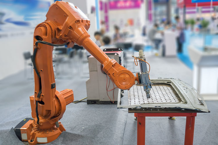 automatic-robot-assembly-line-in-factory-4